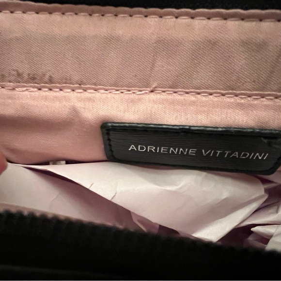 NWT Adrienne Vittadini D’Argento Collection Crossbody with Hanging Lock - Picture 4 of 4
